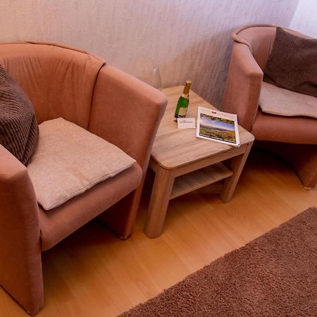 Moselhaus Bed & Breakfast Целтинген-Рахтиг Екстериор снимка