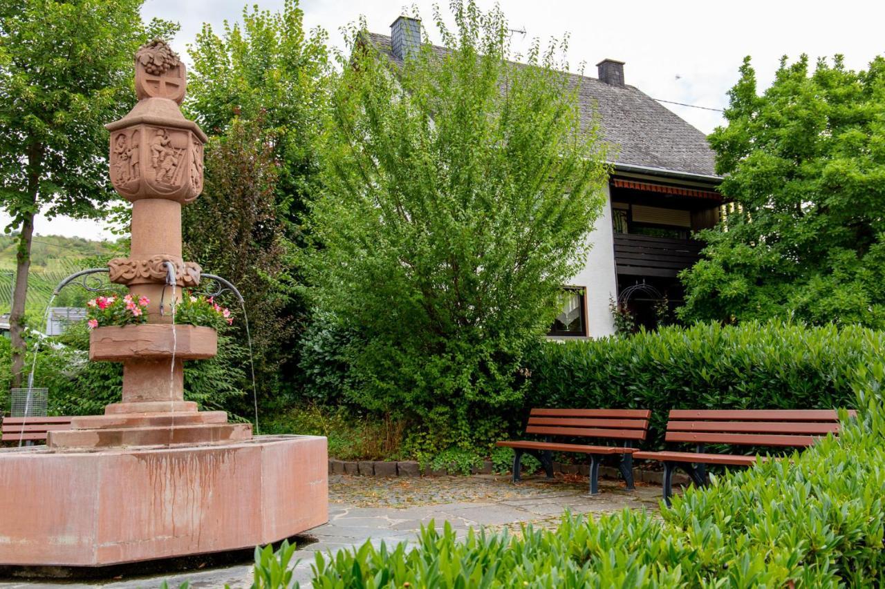 Moselhaus Bed & Breakfast Целтинген-Рахтиг Екстериор снимка