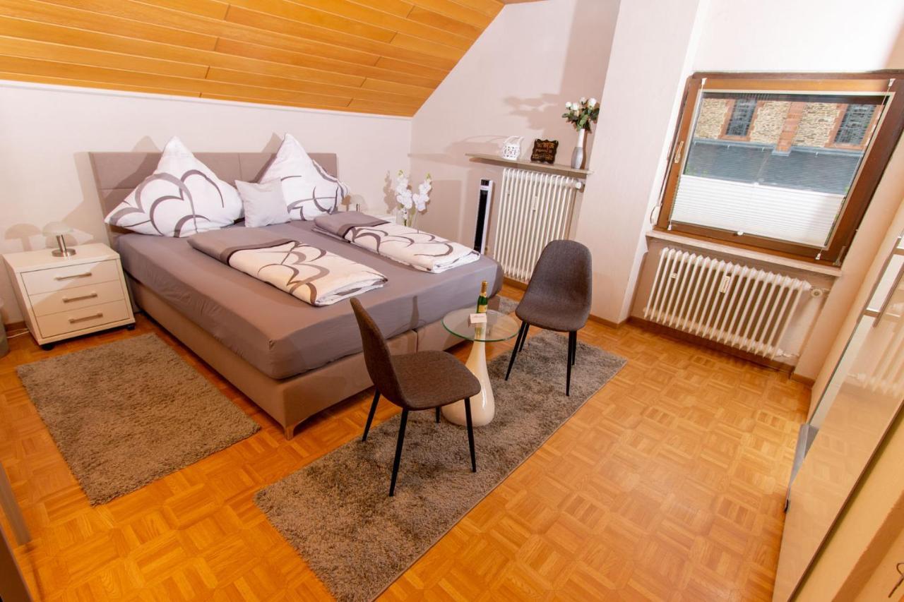 Moselhaus Bed & Breakfast Целтинген-Рахтиг Екстериор снимка