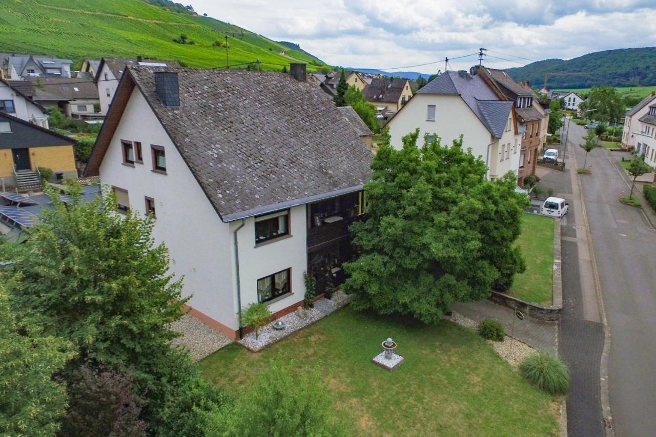 Moselhaus Bed & Breakfast Целтинген-Рахтиг Екстериор снимка