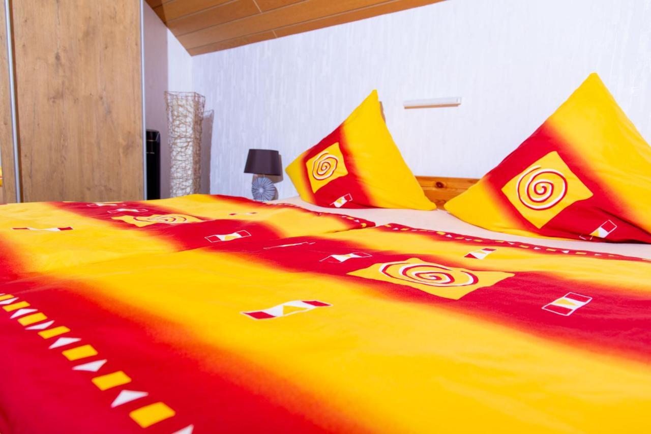 Moselhaus Bed & Breakfast Целтинген-Рахтиг Екстериор снимка