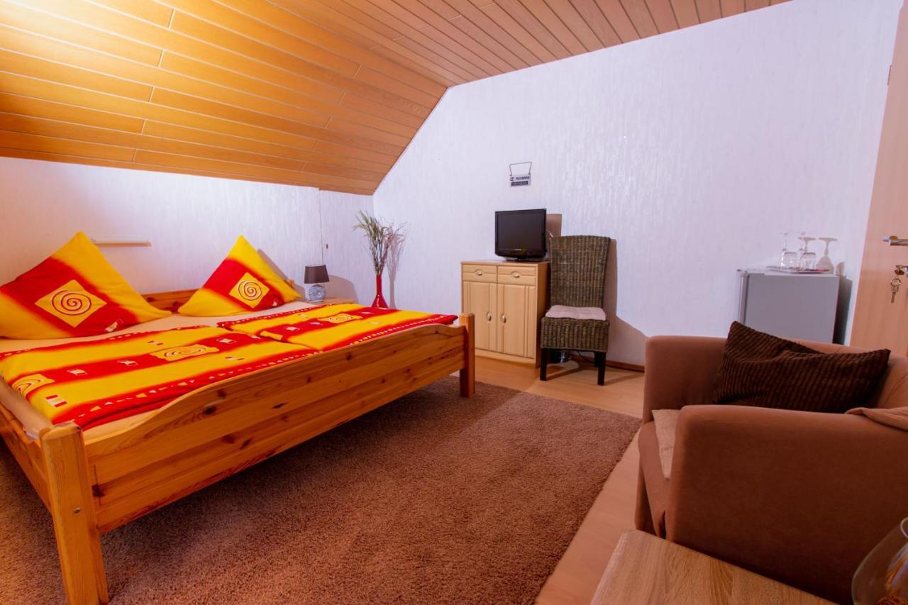 Moselhaus Bed & Breakfast Целтинген-Рахтиг Екстериор снимка